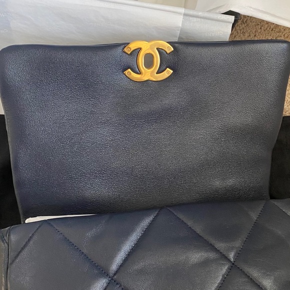 SOLD🖤🖤Chanel 19 Medium/Large navyblue. - Picture 5 of 12